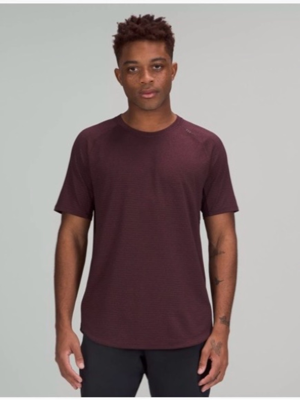 Lululemon Men’s Drysense Short Sleeve Performance Shirt Cassis/Black Medium